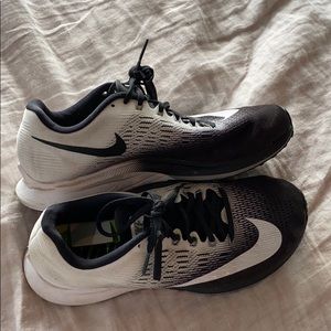 NIKE RUNNING SHOES SIZE 6.5